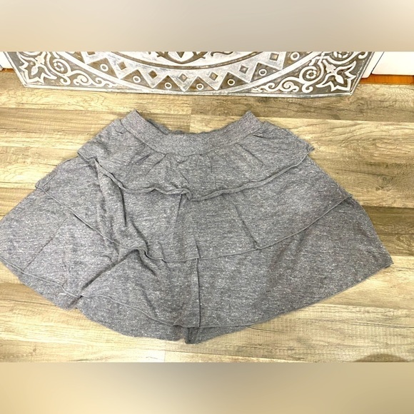 CHASER Heather Gray Ruffled Skirt Size Medium - Picture 1 of 5